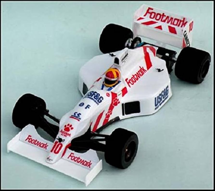 Amazon.co.jp: シェブロンモデルズ 1/10 RCカー ボディーマーチ901(白